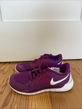 Nike Free 5.0 Purple and White Sneakers